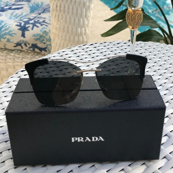 Prada sunglasses - Picture 3 of 3